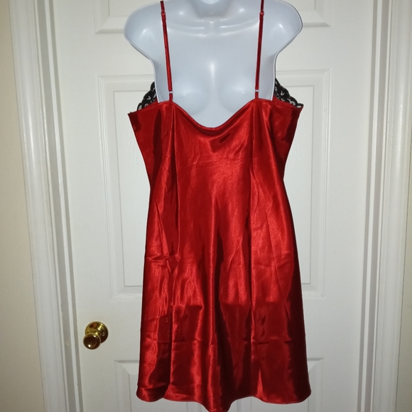 Beautiful Red Nightgown - Picture 4 of 5